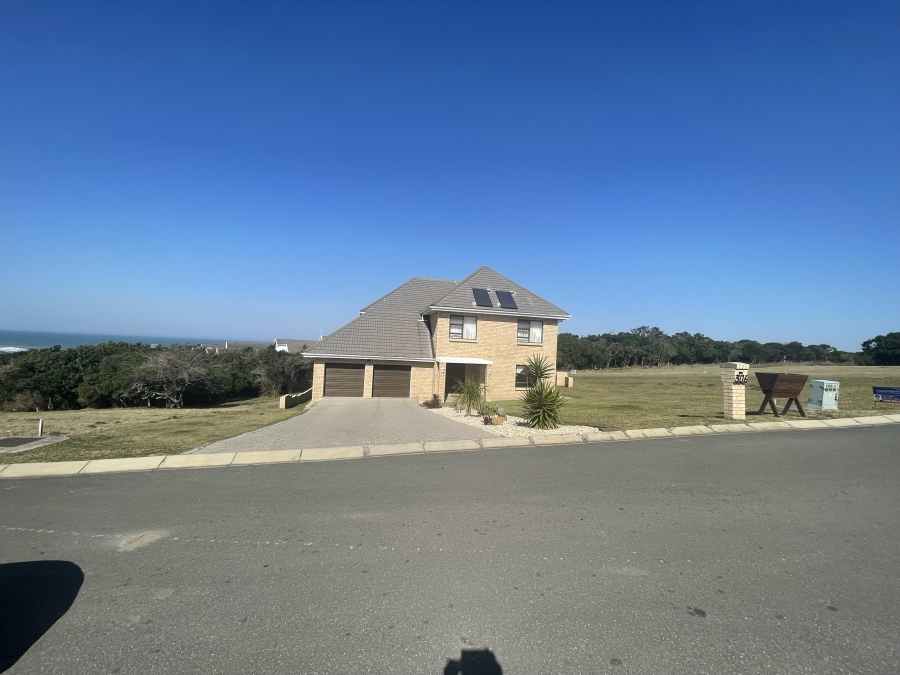 5 Bedroom Property for Sale in Cove Rock Eastern Cape